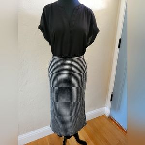 Black and white pencil skirt
